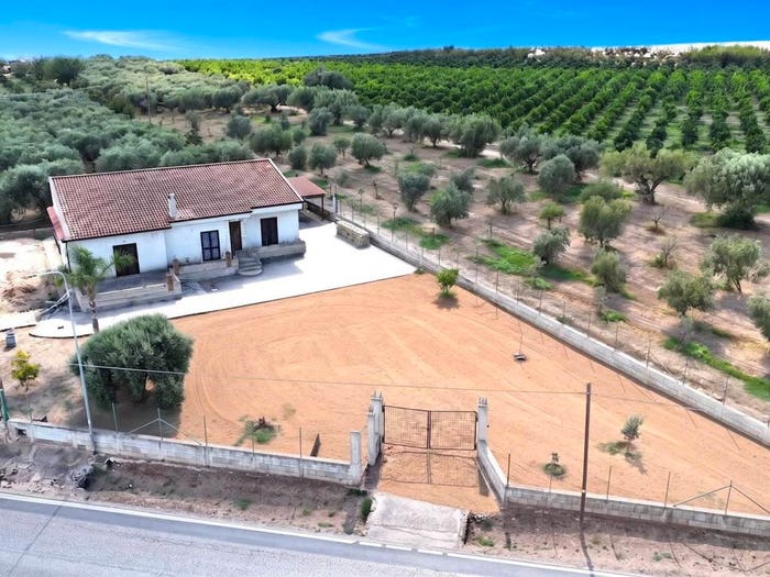 Casa quadrilocale in vendita in VIA DIRETTISSIMA, Falciano del Massico