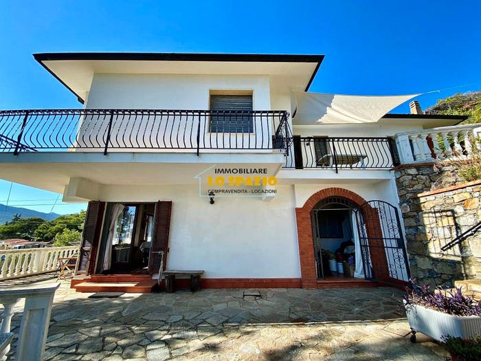 Appartamento trilocale in vendita in Viale Olanda, Marina Di Andora, Andora