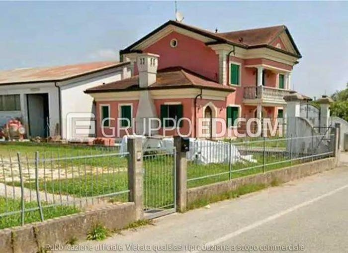 Casa trilocale in vendita in Via Pacinotti, Area PIP, Ariano nel Polesine