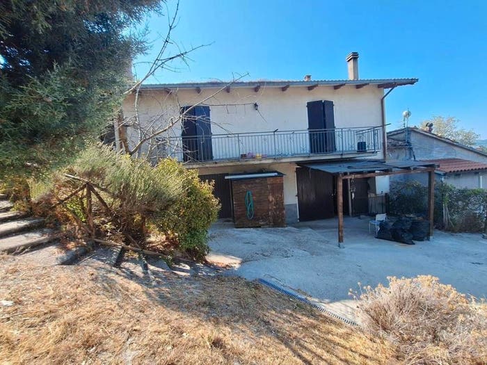 Appartamento con 6 locali in vendita in Via Genga N, Palazzo Mancinelli Vaccara, Gualdo Tadino