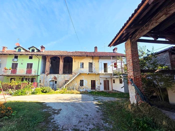 Casa con 6 locali in vendita in PIAZZA SAN SEBASTIANO, Centro, Cervere