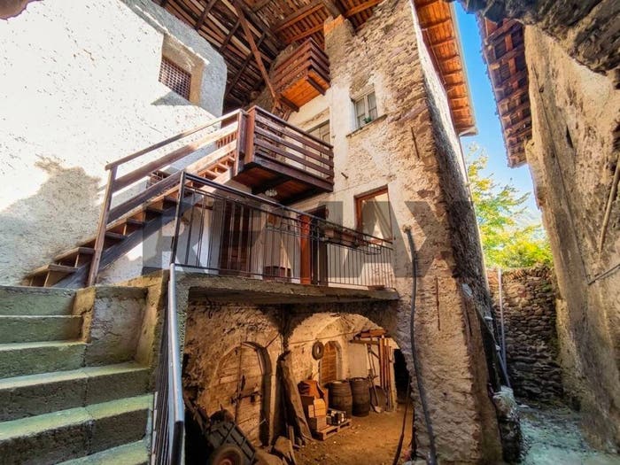 Casa bilocale in vendita in Via Regina Elena, Centro, Angolo Terme