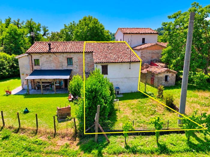 Casa con 6 locali in vendita in Contrada Piano, Sarnano