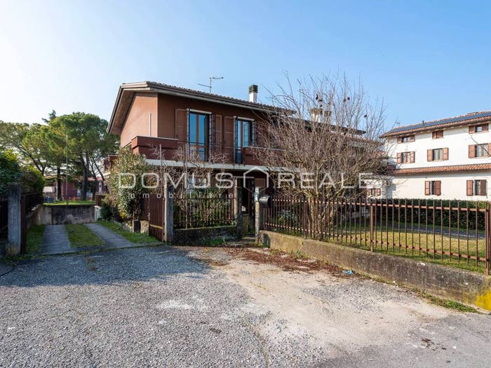 Casa con 5 locali in vendita in Via Forte Ronchi, Centro, Peschiera del Garda