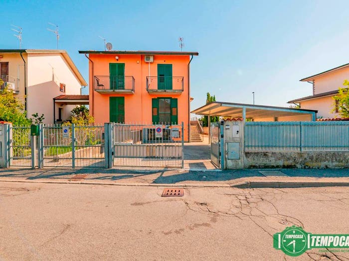 Casa trilocale in vendita in Via Giacomo Matteotti, Centro, Caselle Lurani