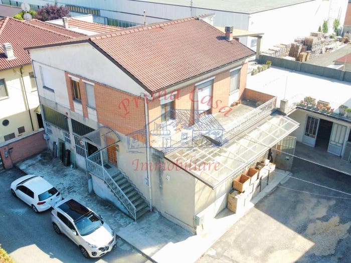 Casa quadrilocale in vendita in Via Giovanni Abbate, Centro, Castagnole delle Lanze