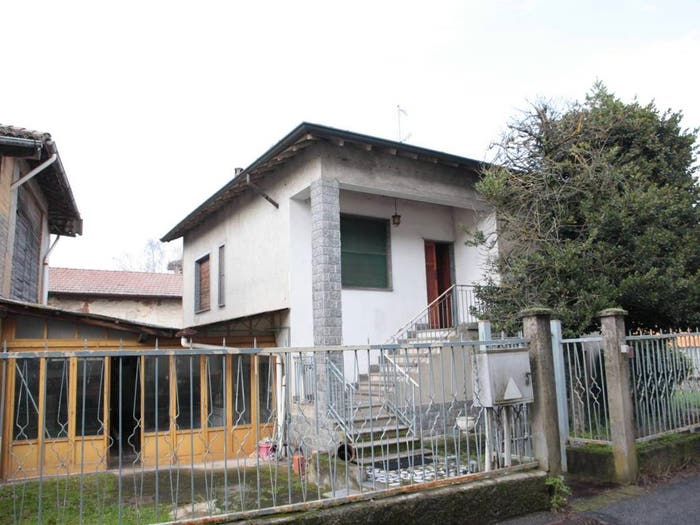 Casa con 6 locali in vendita in Via Roma, Calvignasco