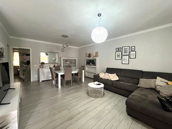 Casa con 6 locali in vendita in Seravezza