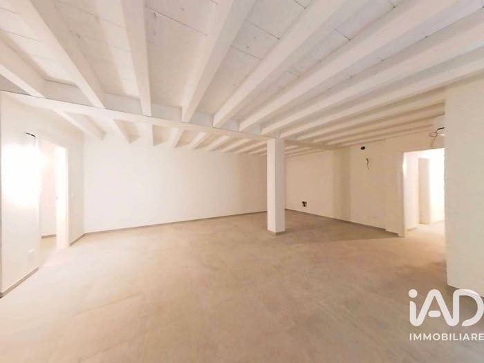 Appartamento quadrilocale in vendita in Via Corrado, Centro, Mantova