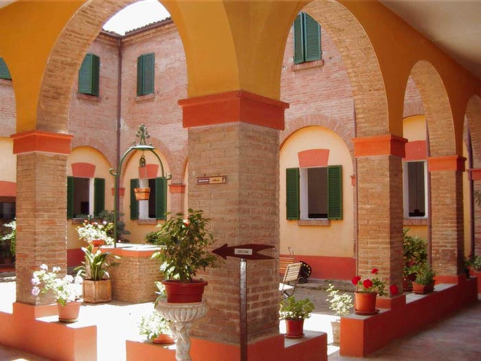 Casa con 6 locali in vendita in via Frati Capuccini, Centro, Budrio