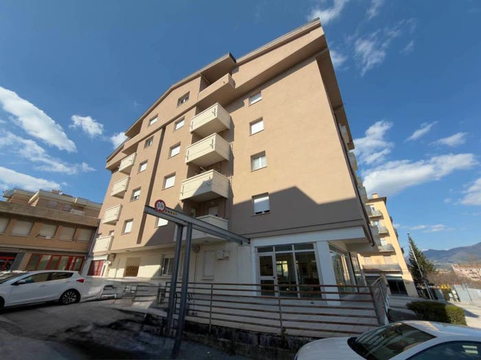 Casa con 6 locali in vendita in via martiri della libertà, Centro, Fabriano