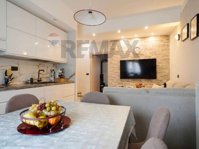 Appartamento quadrilocale in vendita in Via Bari, Lagaccio, Genova