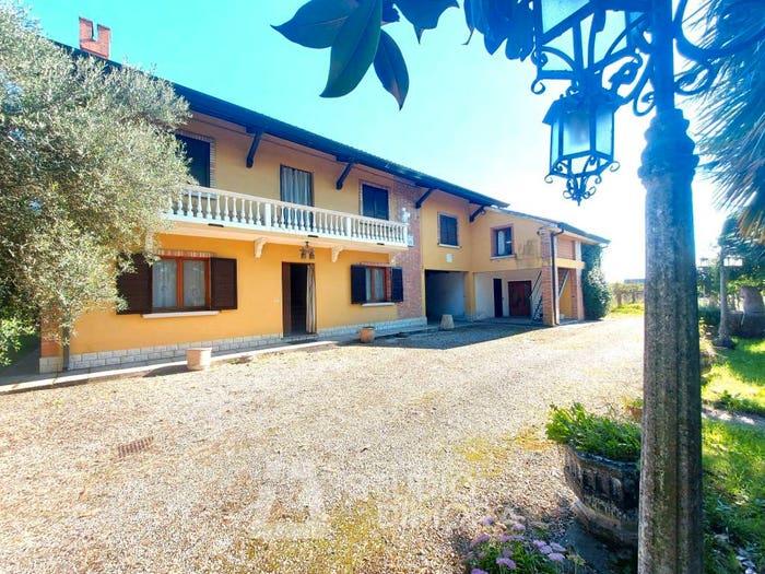 Casa con 6 locali in vendita in Via Santa Maria di Campagna, Noventa di Piave