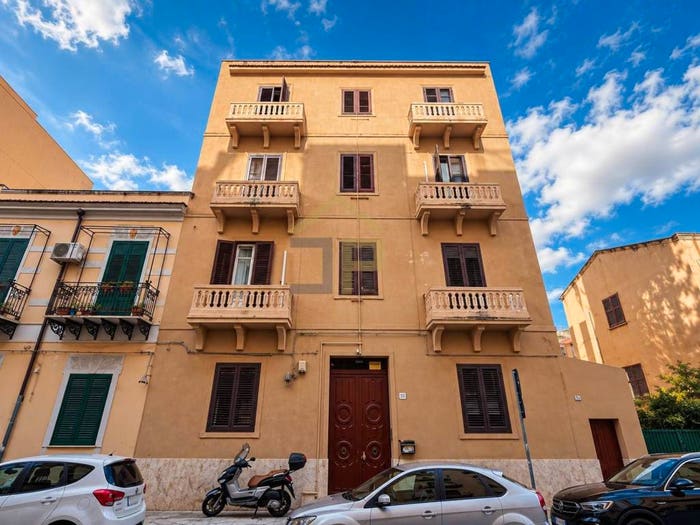 Appartamento con 5 locali in vendita in Via Ciullo D'alcamo, Fiera, Palermo