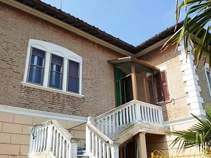 Casa con 6 locali in vendita in VIALE I MAGGIO, Lido, Fano