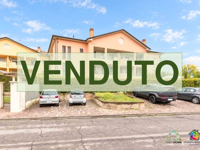 Appartamento trilocale in vendita in Via Venezia, Usmate, Usmate Velate