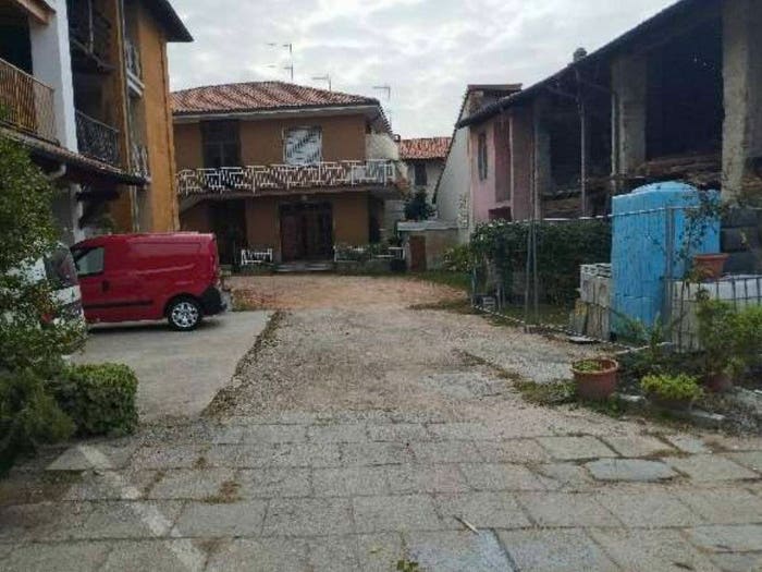 Appartamento quadrilocale in vendita in Via Castello Cadrezzate VA Italia Cadrezzate VA, Cadrezzate con Osmate