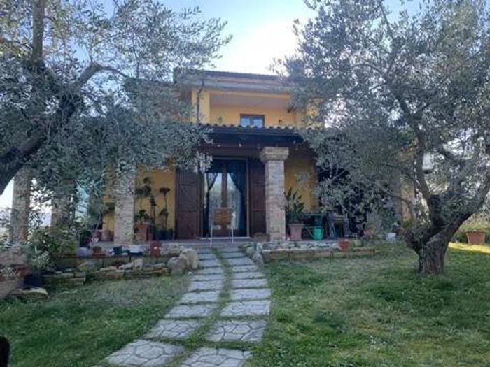 Casa con 5 locali in vendita in Via L'Aquila, Torrevecchia Teatina