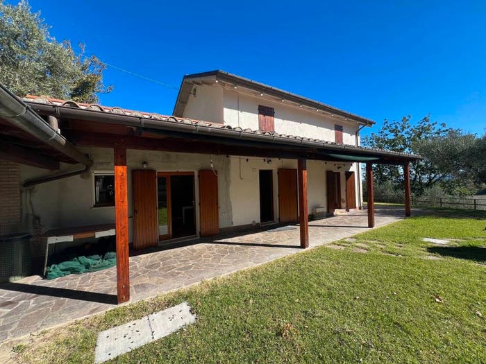Casa con 6 locali in vendita in Via Valle, Cartoceto