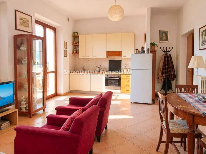 Appartamento trilocale in vendita in Via Alessandro Servici, Centro, Mombaroccio