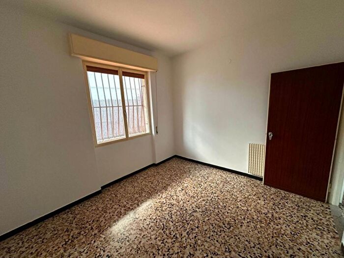 Appartamento con 6 locali in vendita in Via Giosuè Carducci, Centro, Loano
