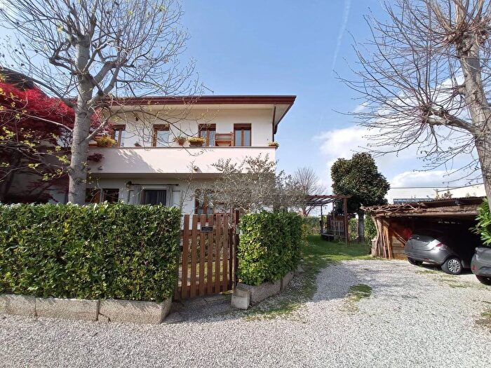 Casa con 5 locali in vendita in Via della Croce, Cervarese Santa Croce