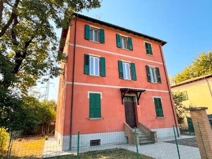 Appartamento trilocale in vendita in Via Isonzo, Centro Garibaldi, Casalecchio di Reno