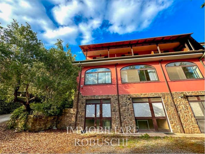 Casa con 6 locali in vendita in Riparbella