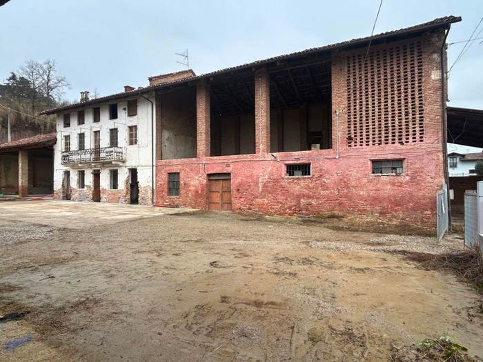 Casa con 6 locali in vendita in Corso Alba, Centro, Canale