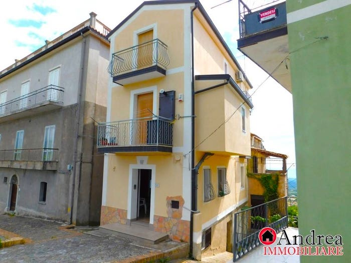 Casa con 6 locali in vendita in Via San Francesco, Santa Domenica Talao