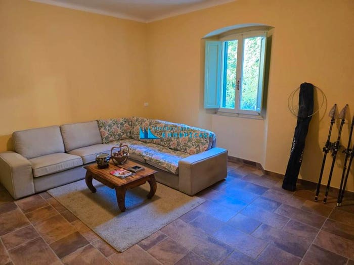 Casa con 6 locali in vendita in Via Bassa Tambura, San Carlo Antona, Massa