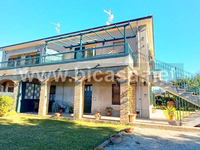 Casa con 6 locali in vendita in Strada della Grottaccia Strada del Trebbio Sconfitta, Santa Maria dell'Arzilla, Pesaro