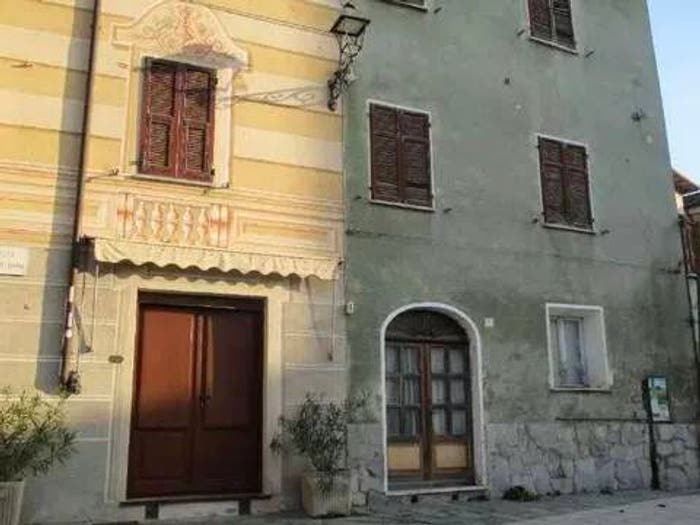 Casa con 5 locali in vendita in Piazza Principe Doria, Centro, Garbagna