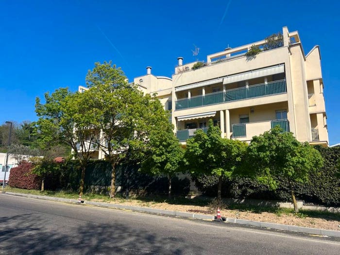 Appartamento trilocale in vendita in Via Volta, Cesano Maderno