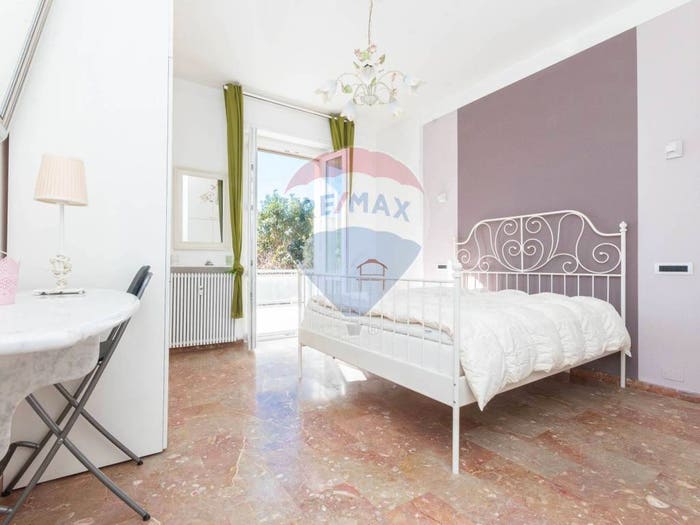 Appartamento con 6 locali in vendita in Via Domenico Chiodo, Castelletto, Genova