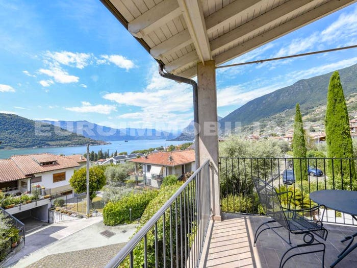 Casa con 6 locali in vendita in Via Conche, Centro, Sale Marasino