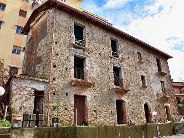 Casa con 6 locali in vendita in Via Nazionale, Centro, Paola
