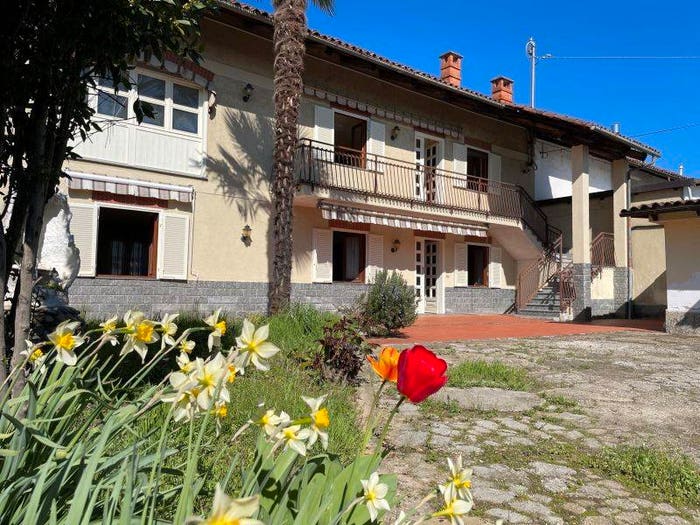 Casa con 6 locali in vendita in Frazione Borretti, Borretti, Ceresole Alba