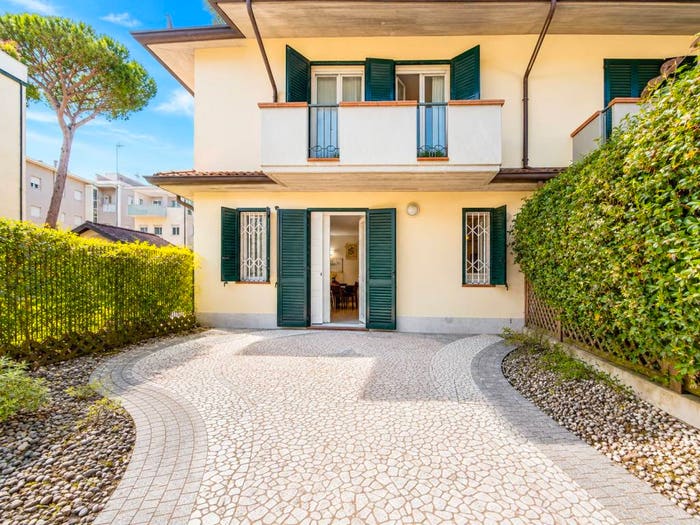 Casa quadrilocale in vendita in Viale Damiano Chiesa, Milano Marittima, Cervia