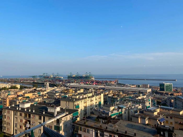 Appartamento trilocale in vendita in Via Evasio Montanella, Pra', Genova