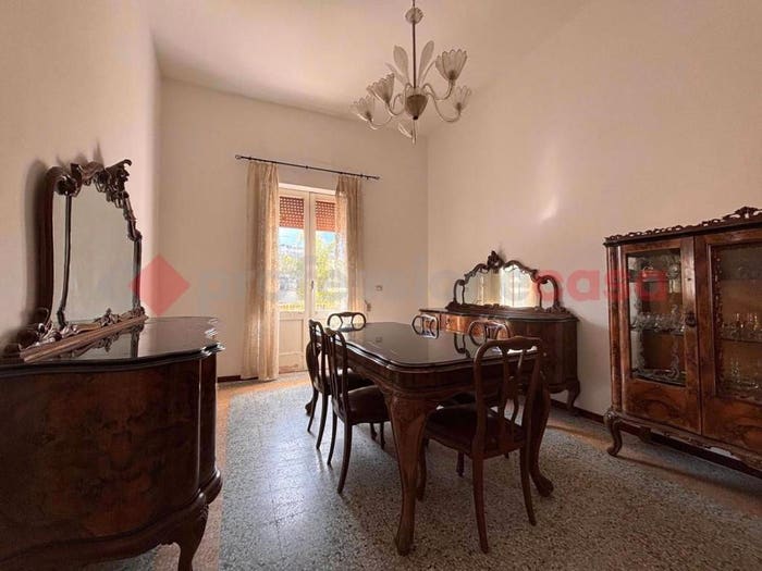 Casa con 6 locali in vendita in Via Vittorio Emanuele angolo Via Ciro Menotti, Centro, Maruggio