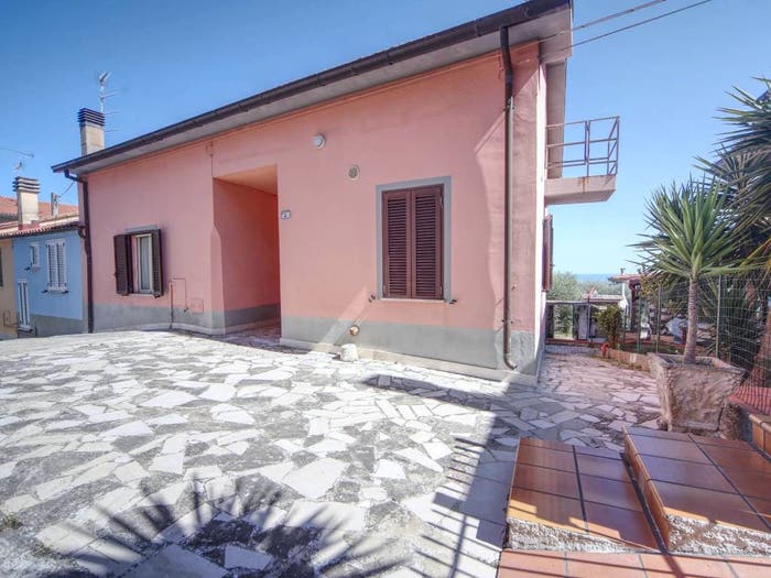 Appartamento con 5 locali in vendita in Via Giardino, Colonnella