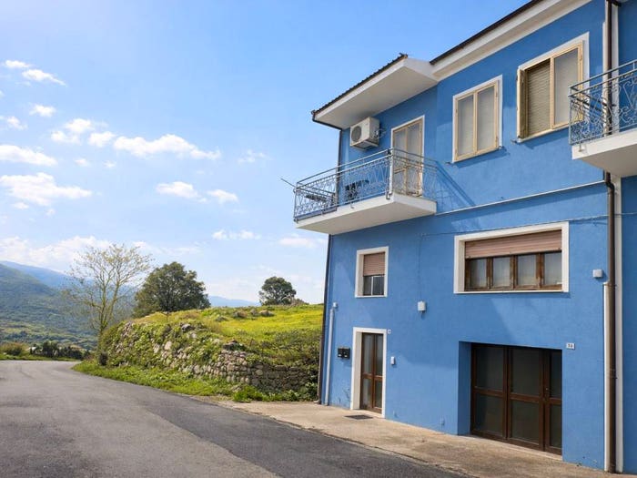 Appartamento con 6 locali in vendita in Via delle Ciliegie, Burcei