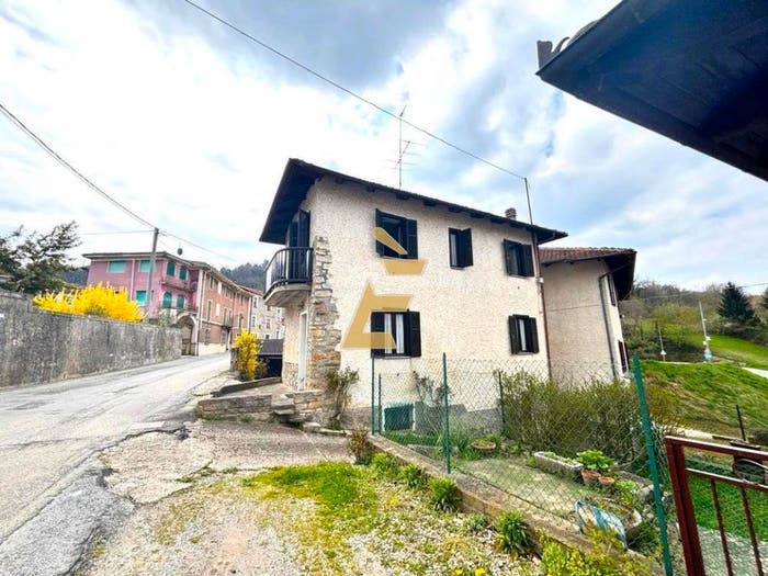 Casa trilocale in vendita in Via Veziani, Feisoglio
