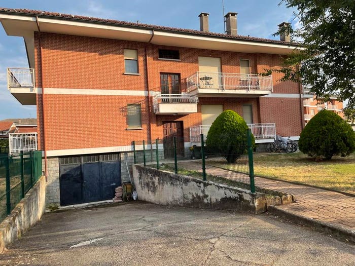 Appartamento quadrilocale in vendita in Via Aldo Moro, Piscina
