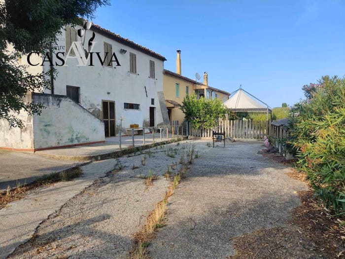 Casa con 6 locali in vendita in Contrada Colle di Guardia, Ripatransone
