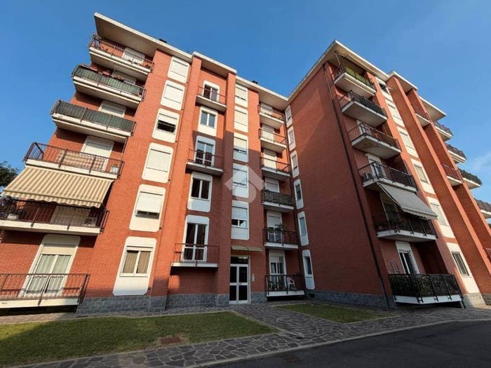 Appartamento con 5 locali in vendita in Via Antonio Canova, Centro, Garbagnate Milanese