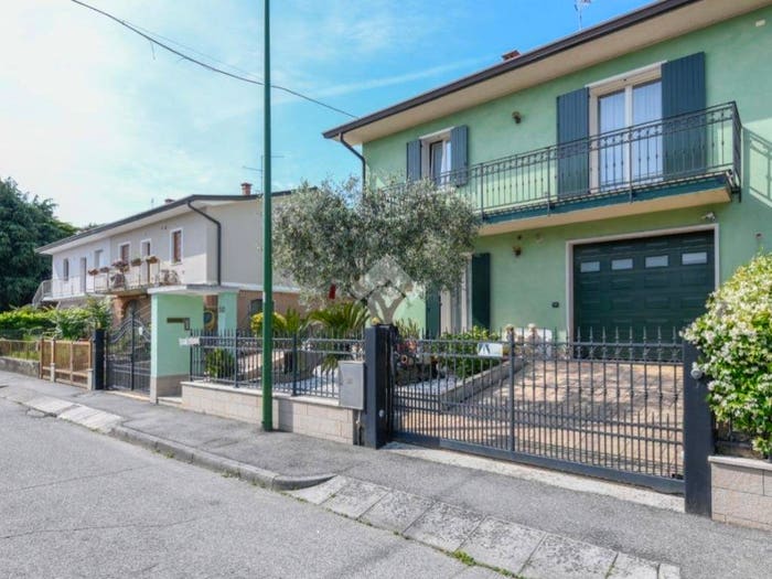 Casa quadrilocale in vendita in Via lombardia, Centro, Peschiera del Garda