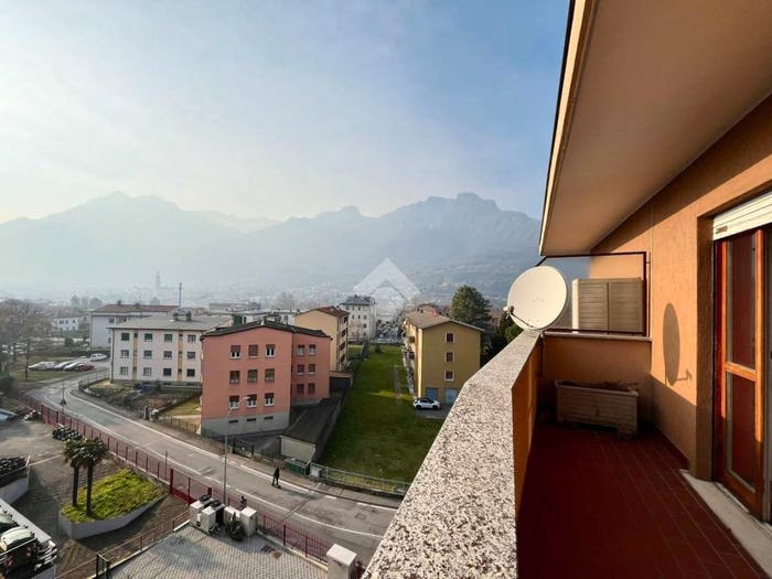 Appartamento quadrilocale in vendita in Via S Leonardo, Malgrate