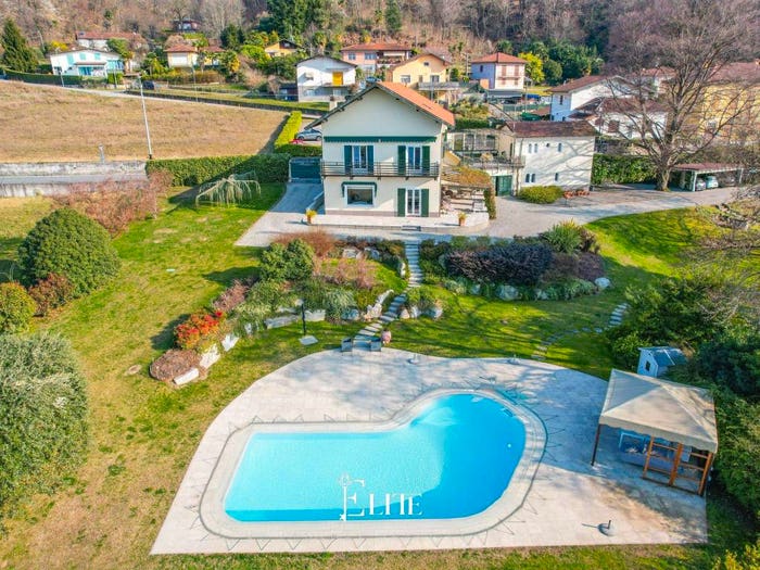 Casa con 6 locali in vendita in Via Settembre, Centro, Porto Valtravaglia